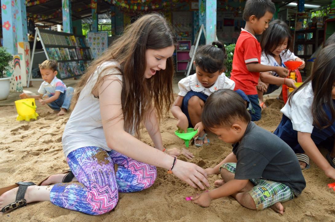 Volunteering with children in Cambodian daycare centre