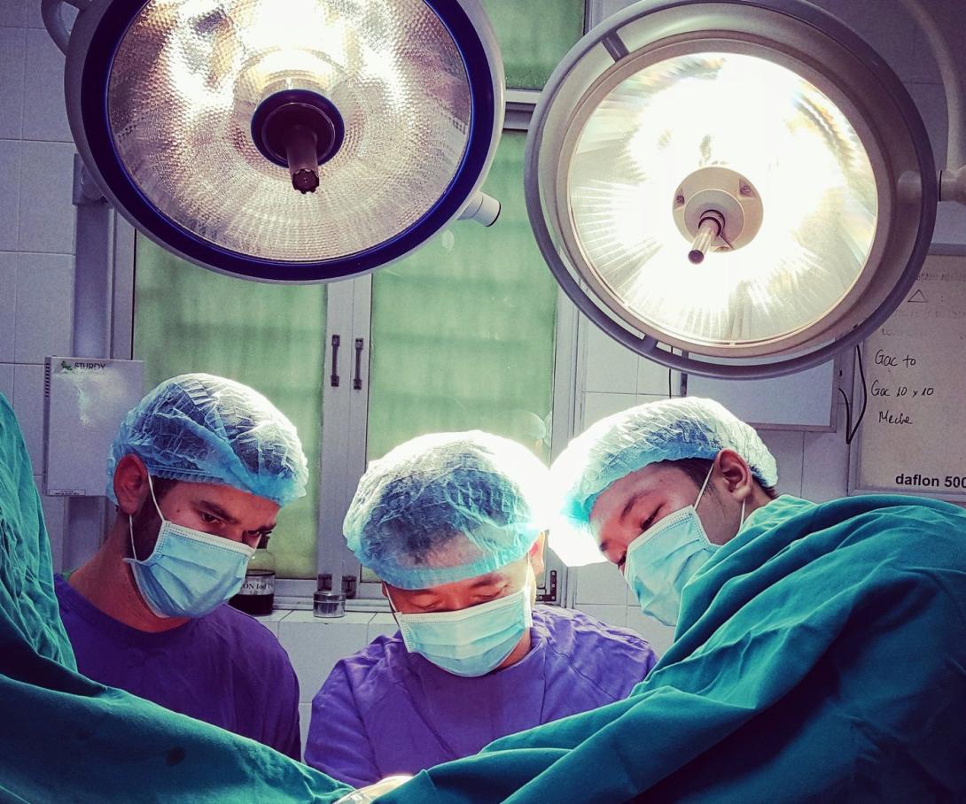 An American intern observes surgery on our medical volunteer opportunities abroad for college students in Vietnam.