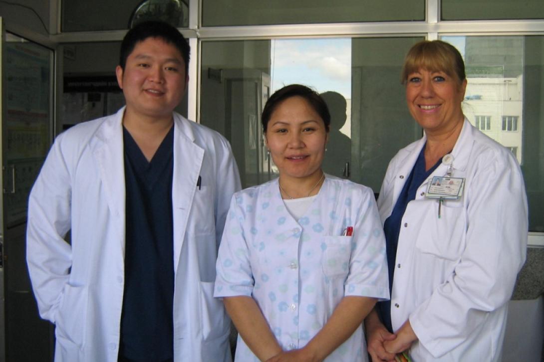 A health intern on a volunteer project abroad poses with two healthcare professionals in Mongolia.