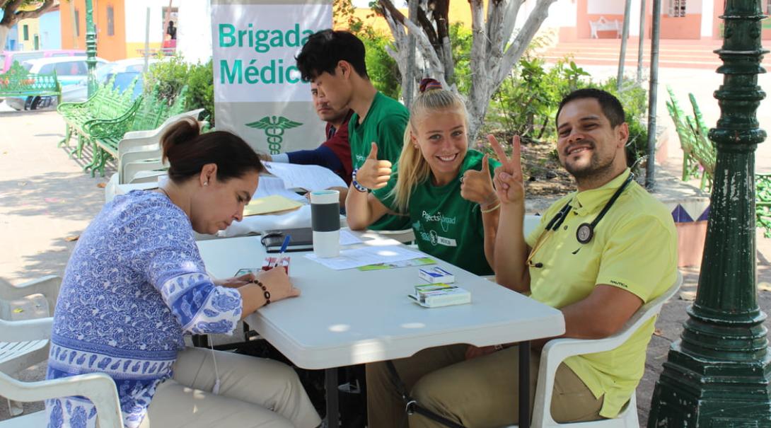 Spring break interns doing Public Health in Mexico