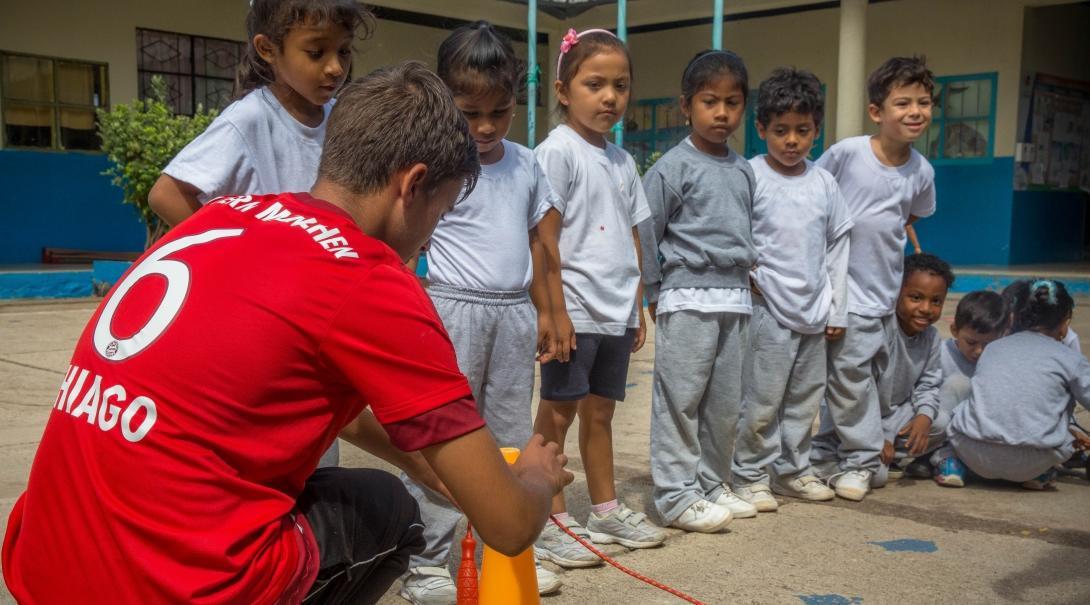 A Projects Abroad volunteer coaching sports in Ecuador helps out with a sports day