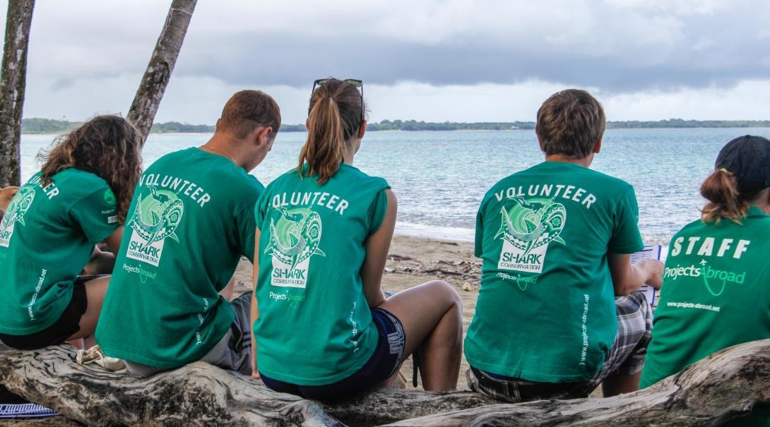 A group of Projects Abroad volunteers prepare for helping with shark conservation in Fiji for high school students
