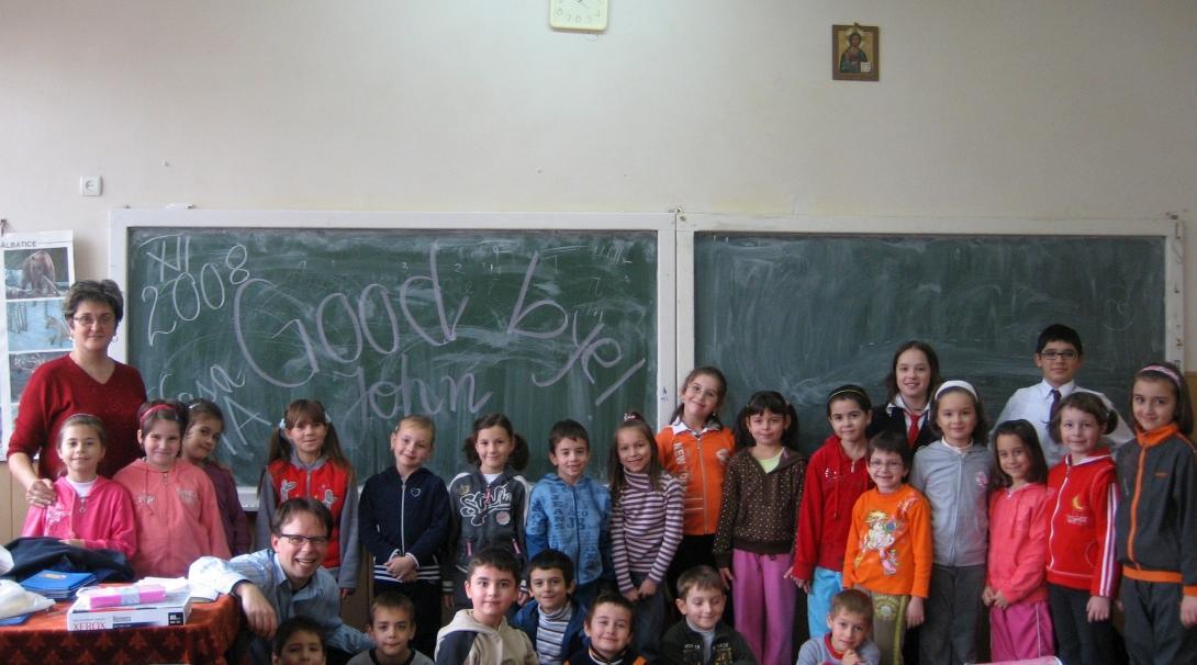 Projects Abroad volunteer and her students pose for a photo to mark the end of her teaching work experience in Romania