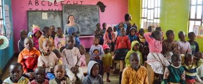 Teaching volunteers and children sing English songs together at our volunteer Teaching placements in Tanzania