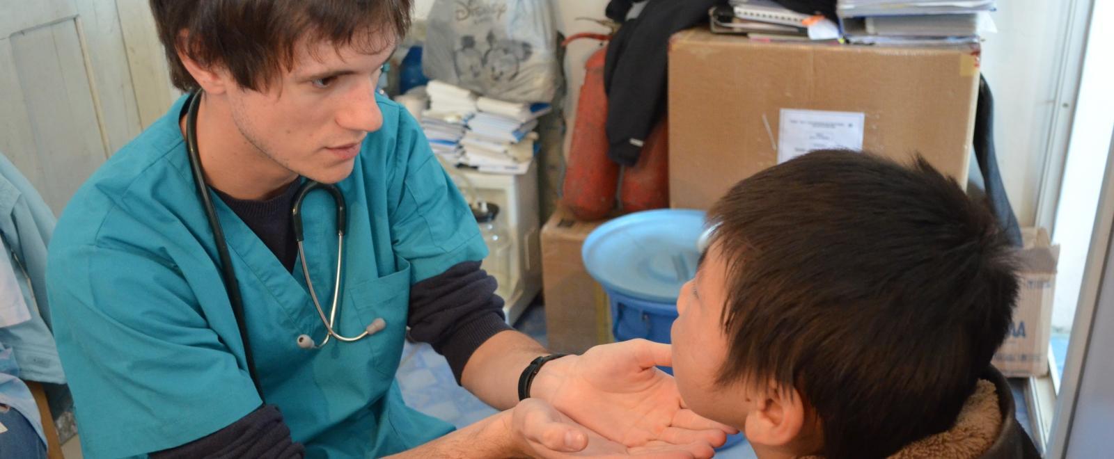 A Projects Abroad intern meets with a patient on our medical internship for teenagers in Mongolia