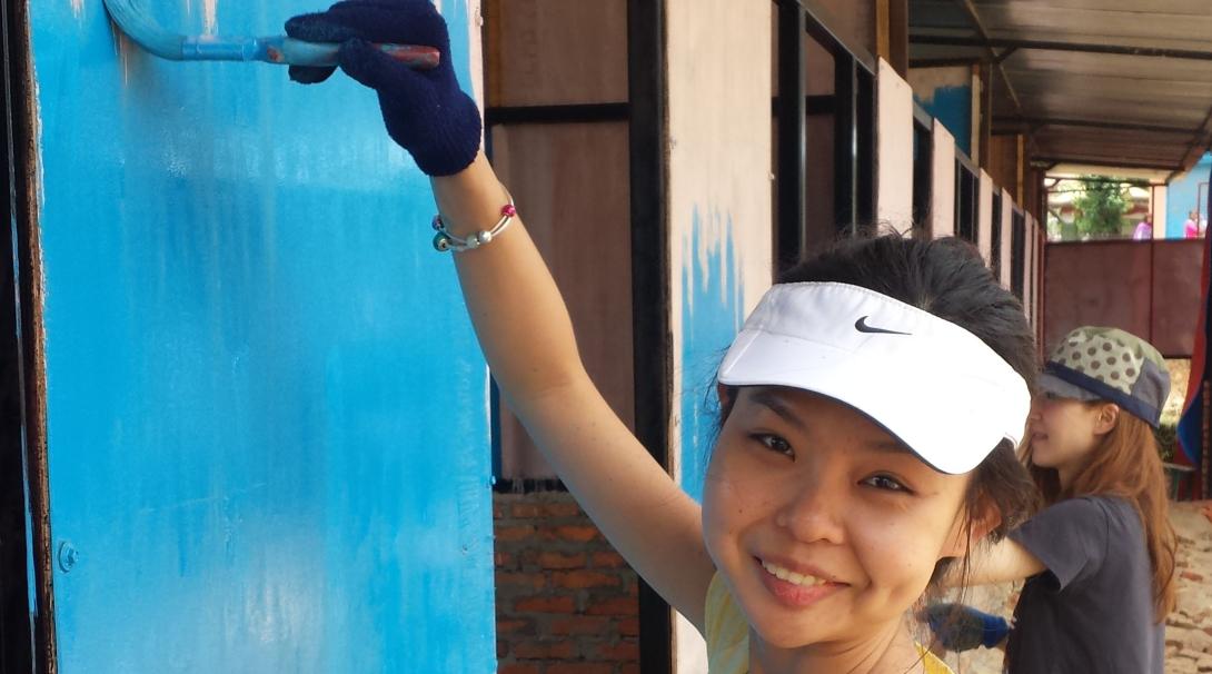 A volunteer is renovating the local classroom during her Building Project in Nepal