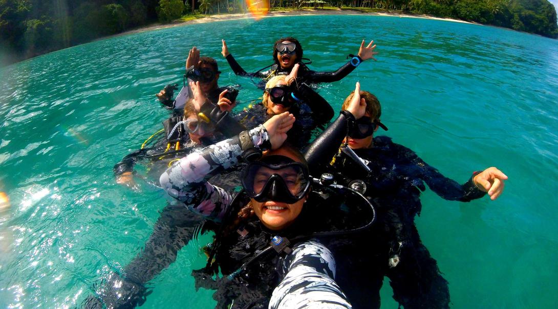 Projects Abroad volunteers learn to dive during PADI course at the Shark Conservation Project in Fiji.