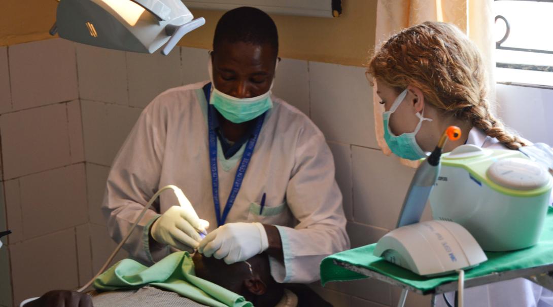 Projects Abroad volunteers shadows a dentist in Ghana during her dentistry internship.