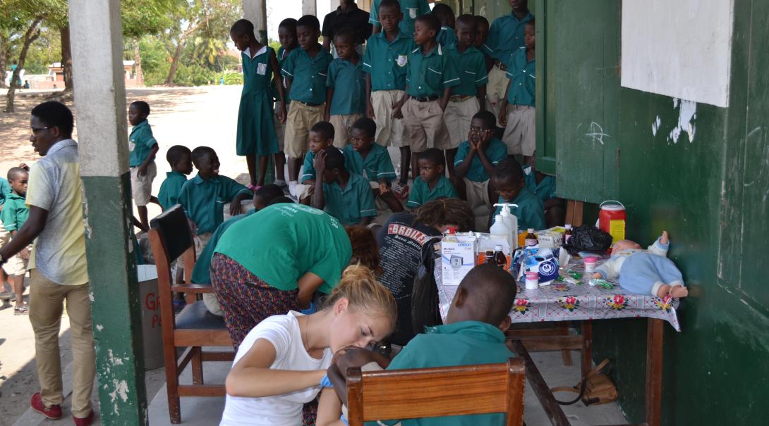 Medicine Projects Abroad volunteers participate in a medical outreach in Ghana during their pharmacy internship.