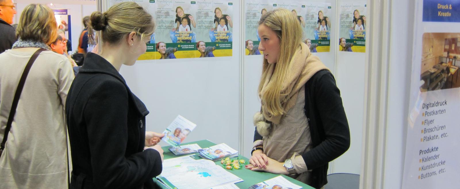 A Projects Abroad staff member chats to a career fair attendant about volunteering abroad.